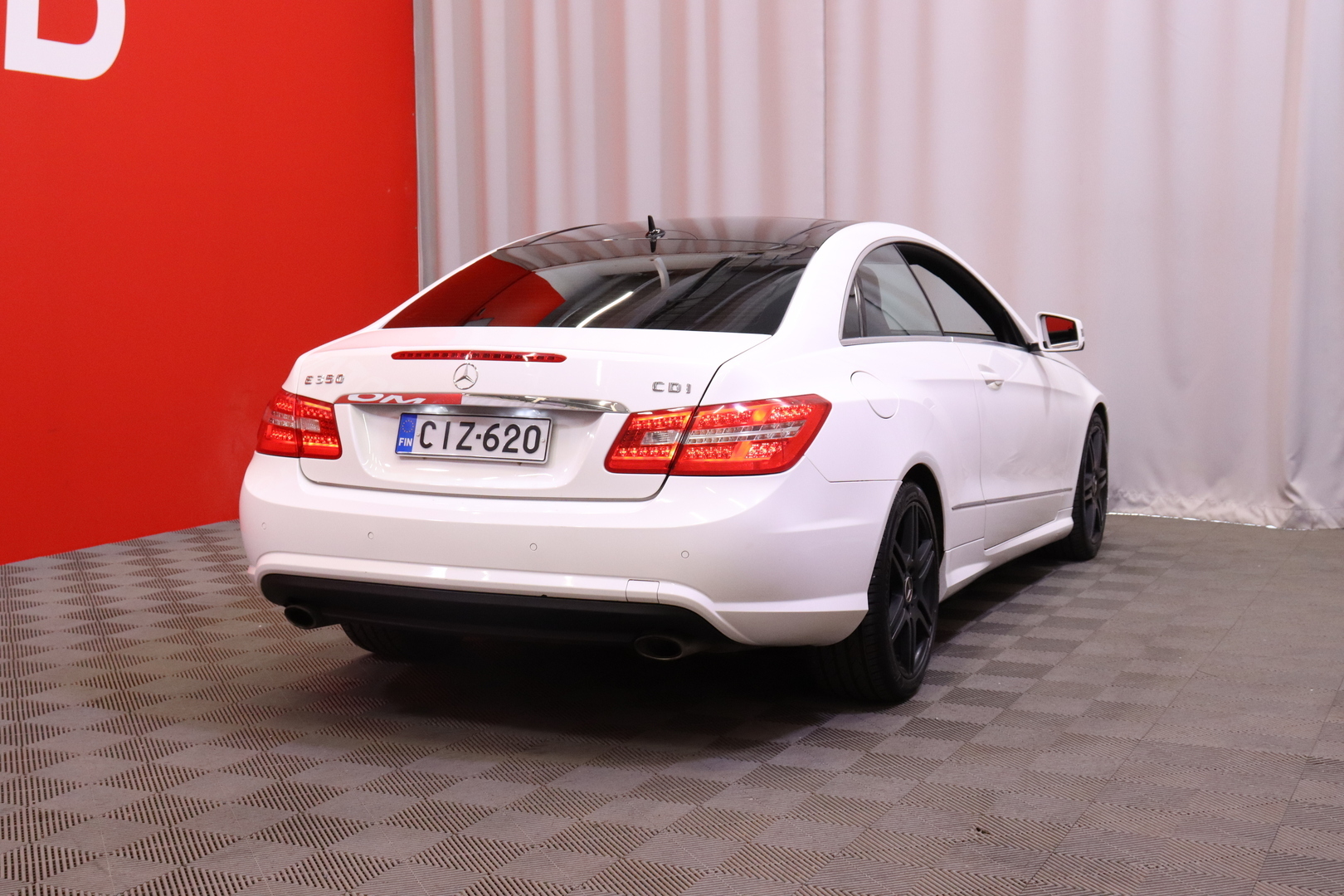 MERCEDES-BENZ E 2012