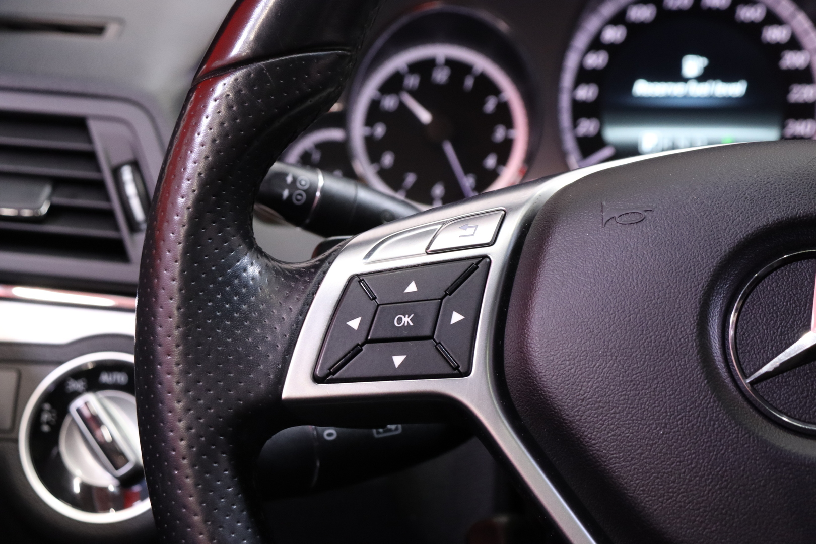 MERCEDES-BENZ E 2012