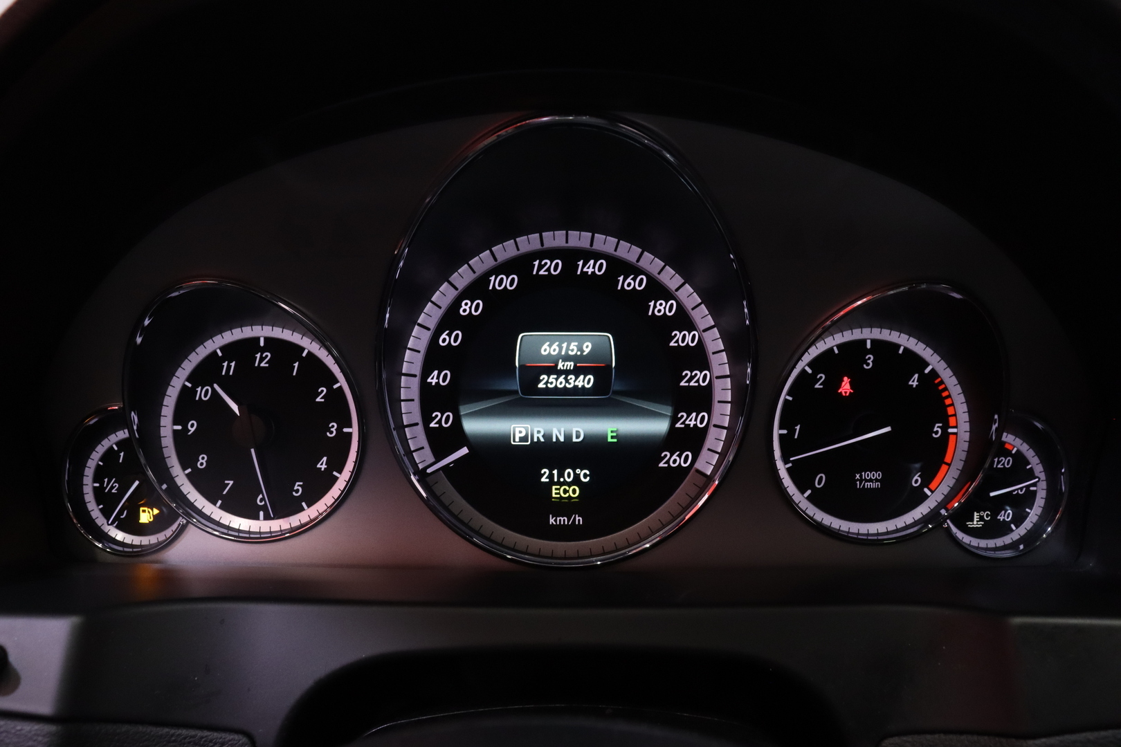 MERCEDES-BENZ E 2012