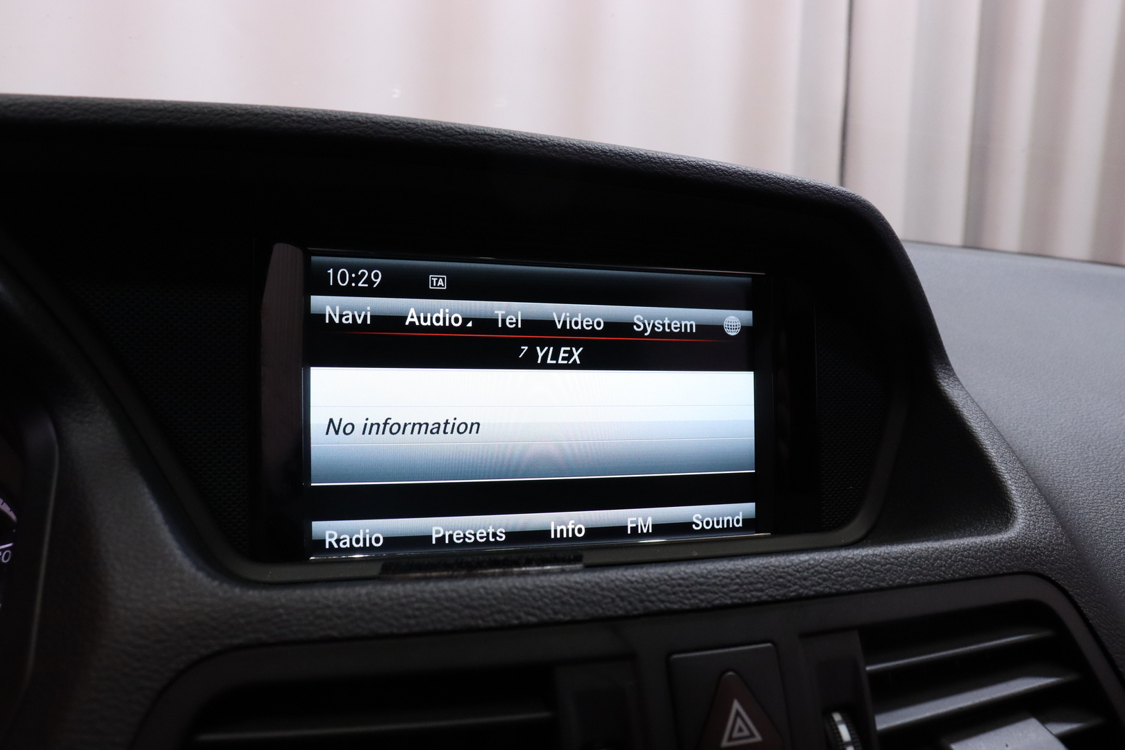 MERCEDES-BENZ E 2012