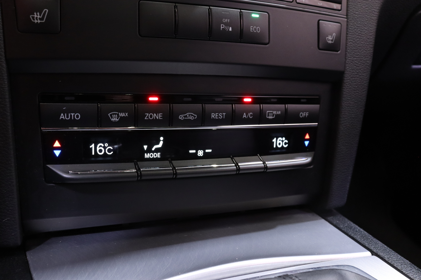 MERCEDES-BENZ E 2012