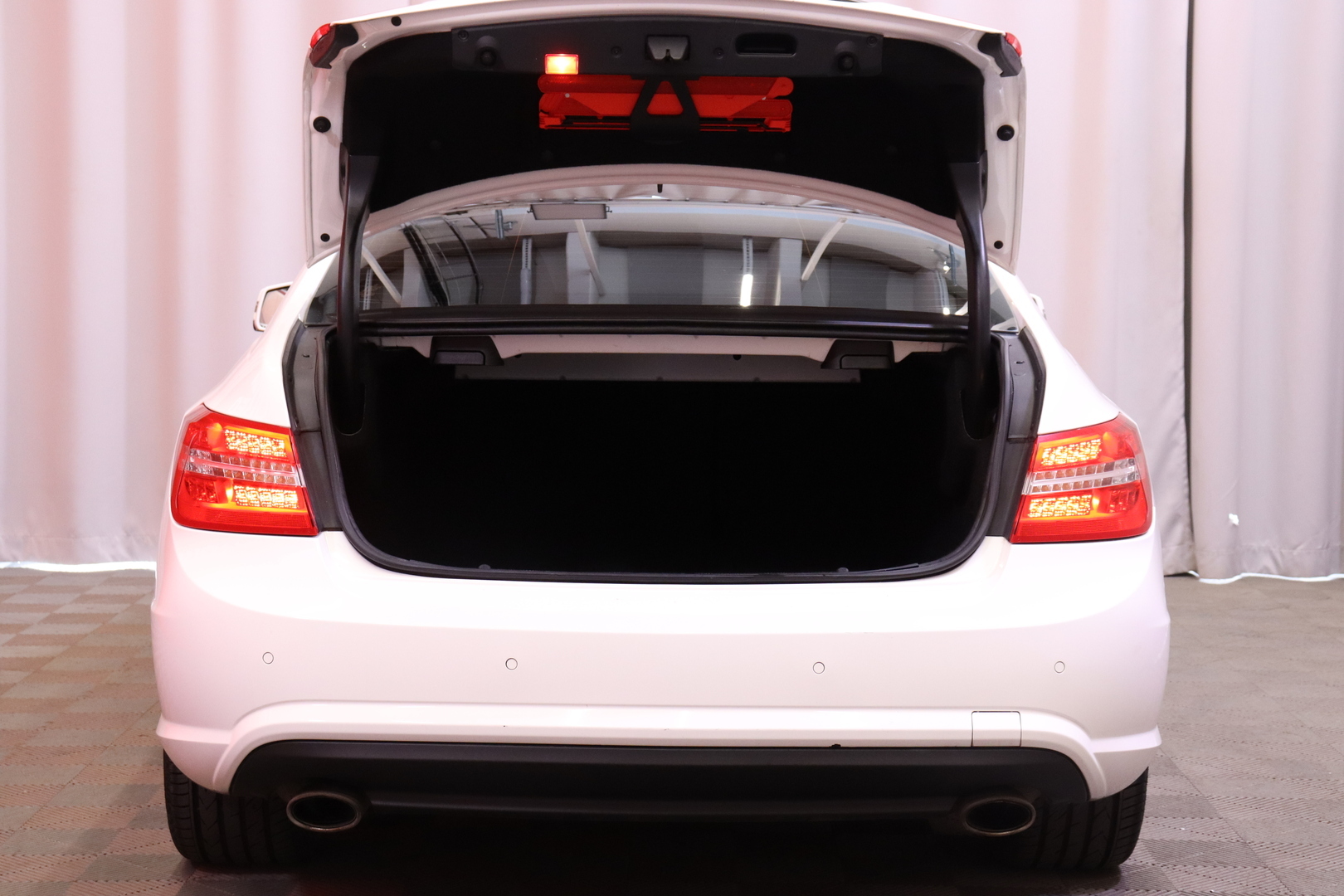 MERCEDES-BENZ E 2012