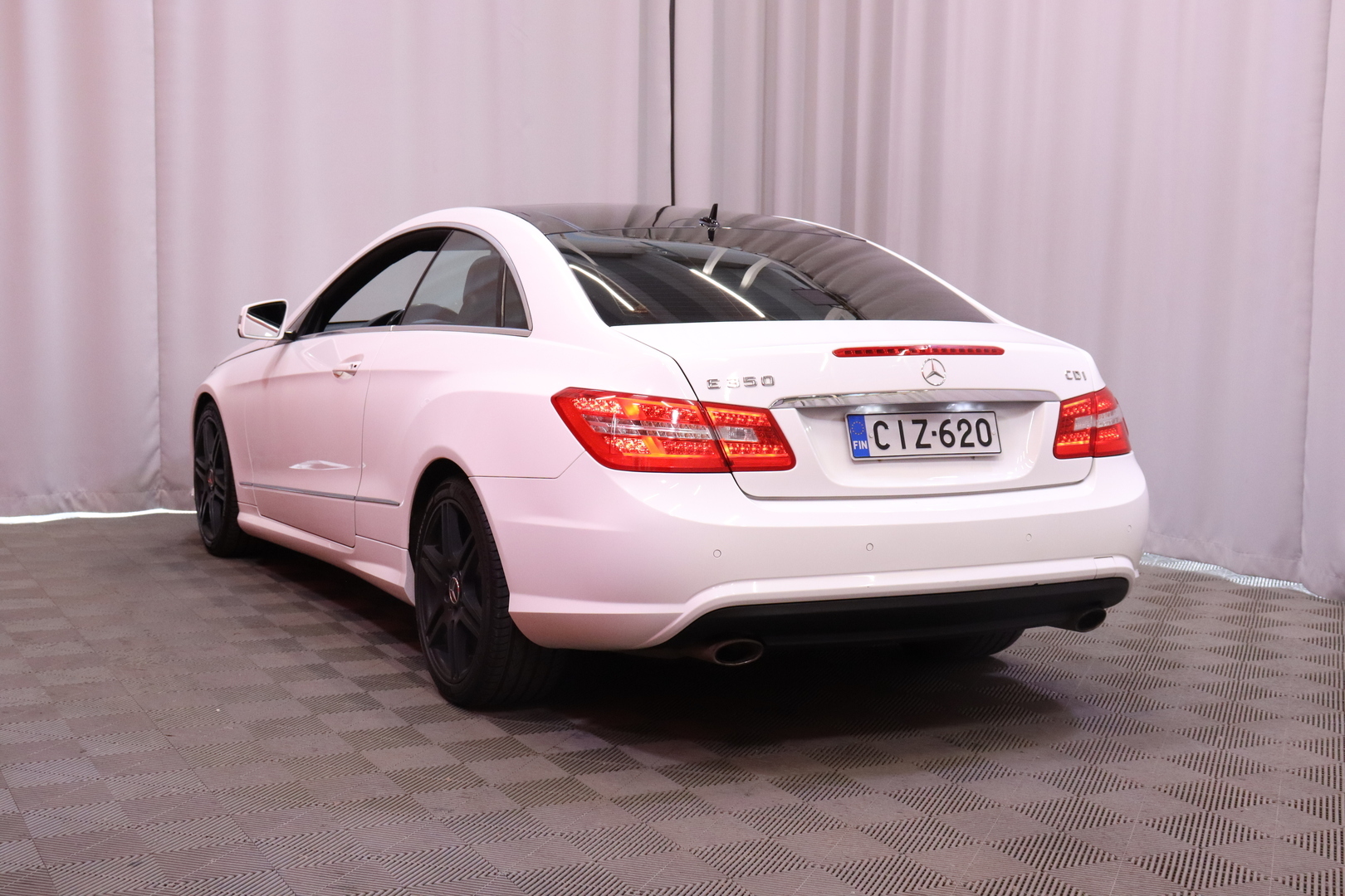 MERCEDES-BENZ E 2012