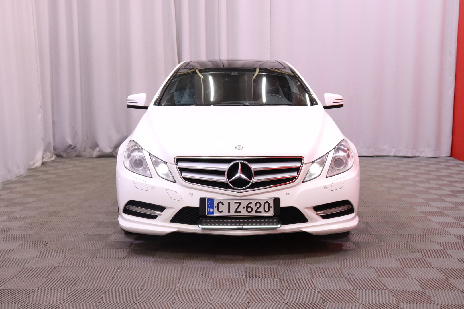 MERCEDES-BENZ E 2012