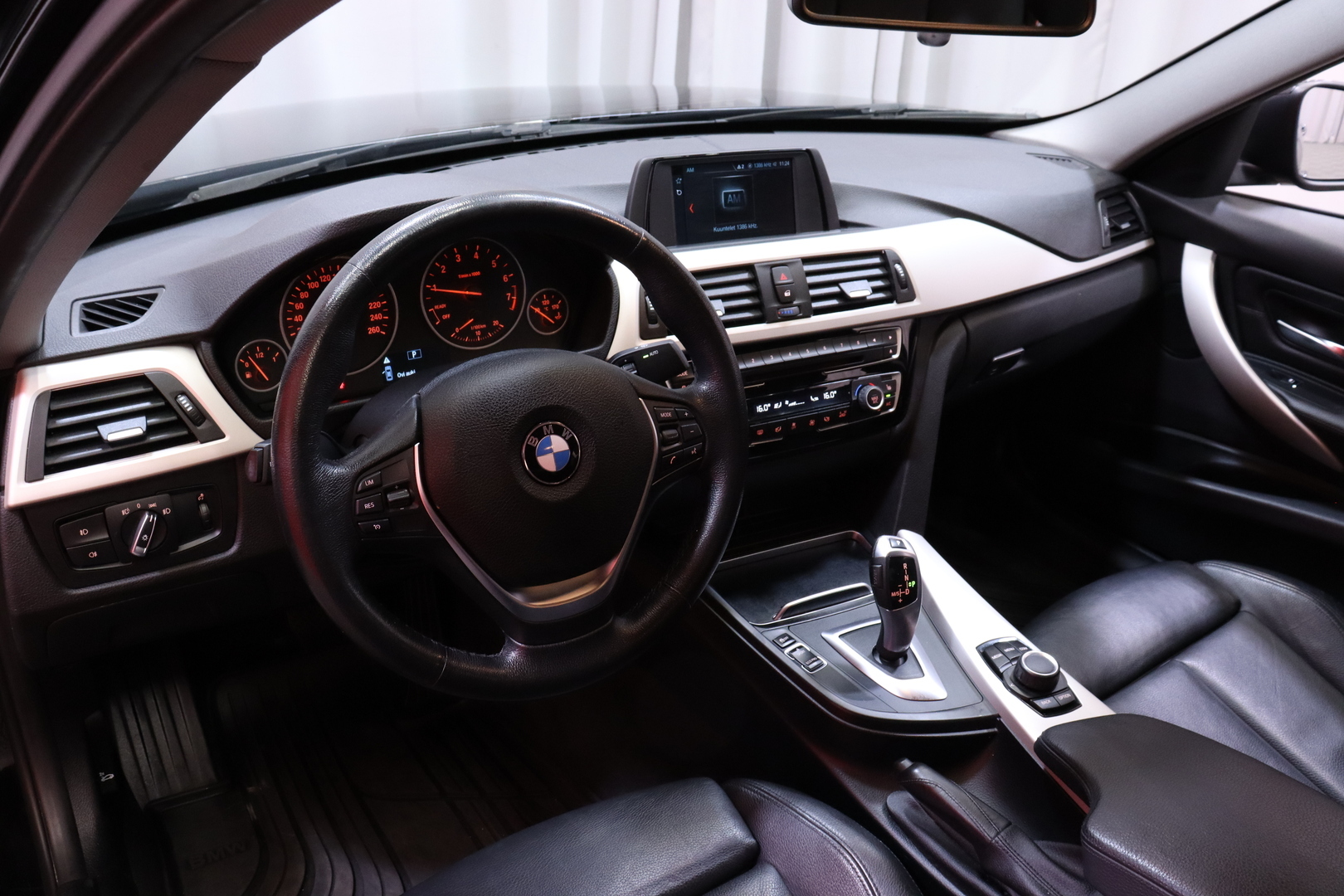 BMW 318 2018