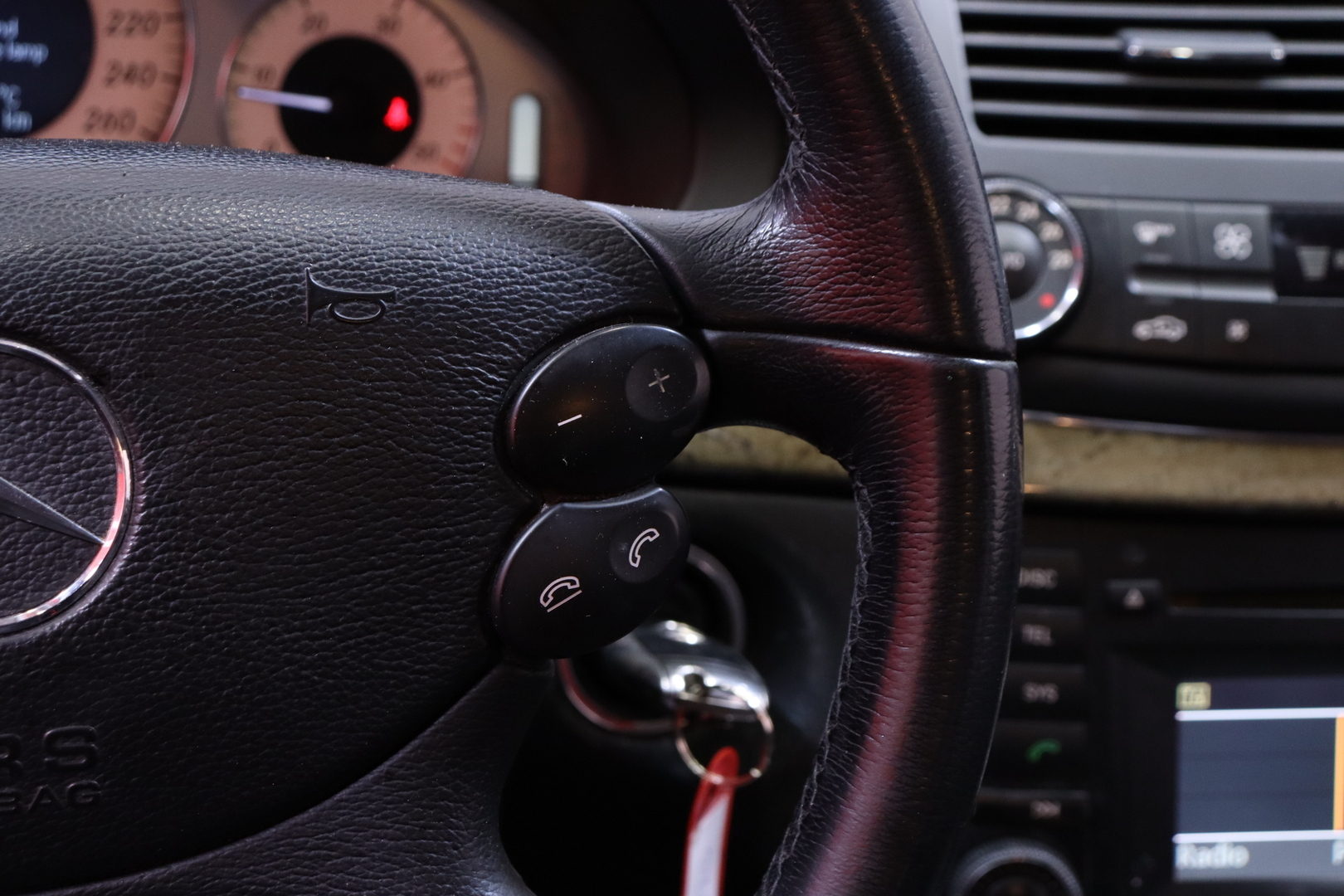 MERCEDES-BENZ E 2009