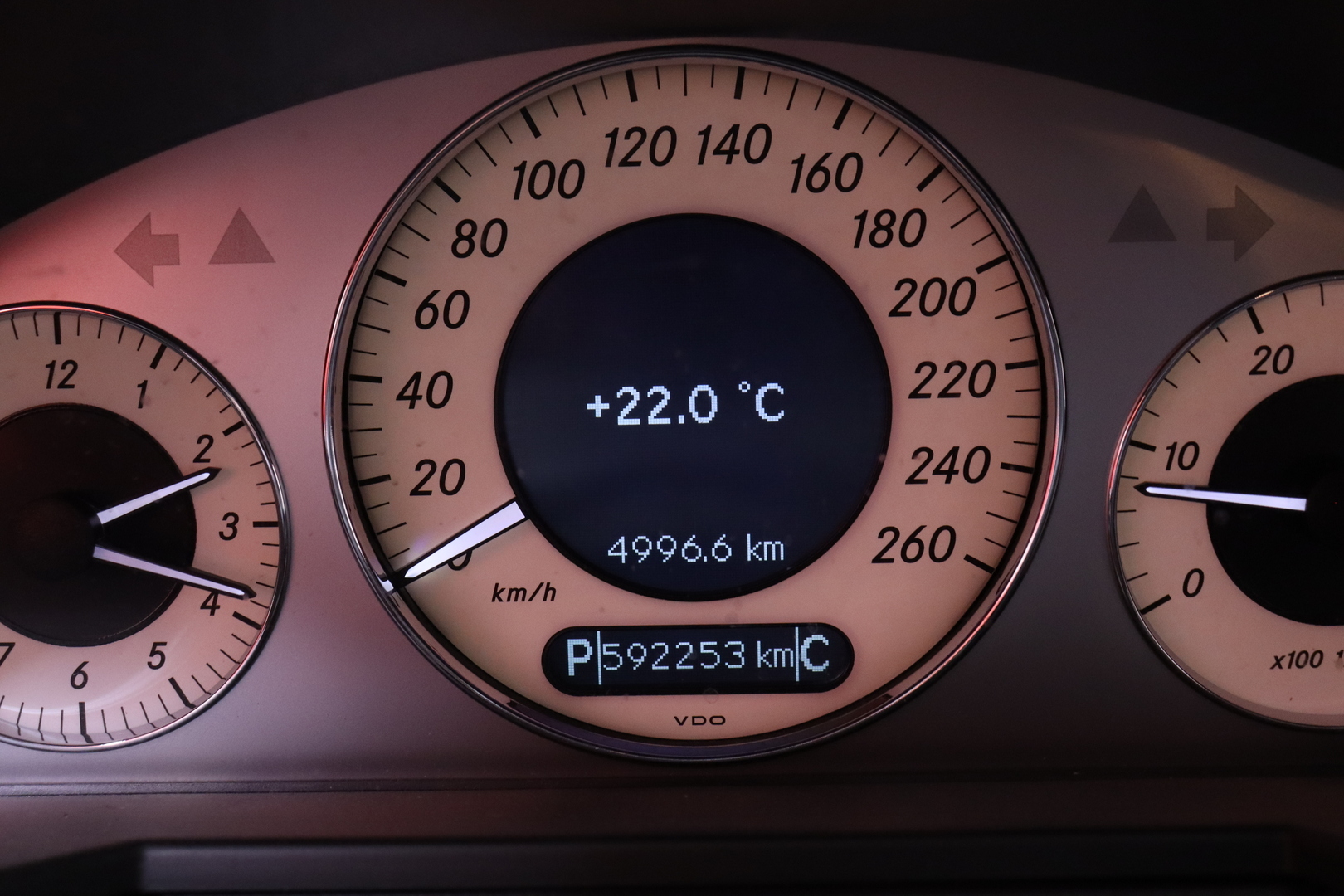 MERCEDES-BENZ E 2009
