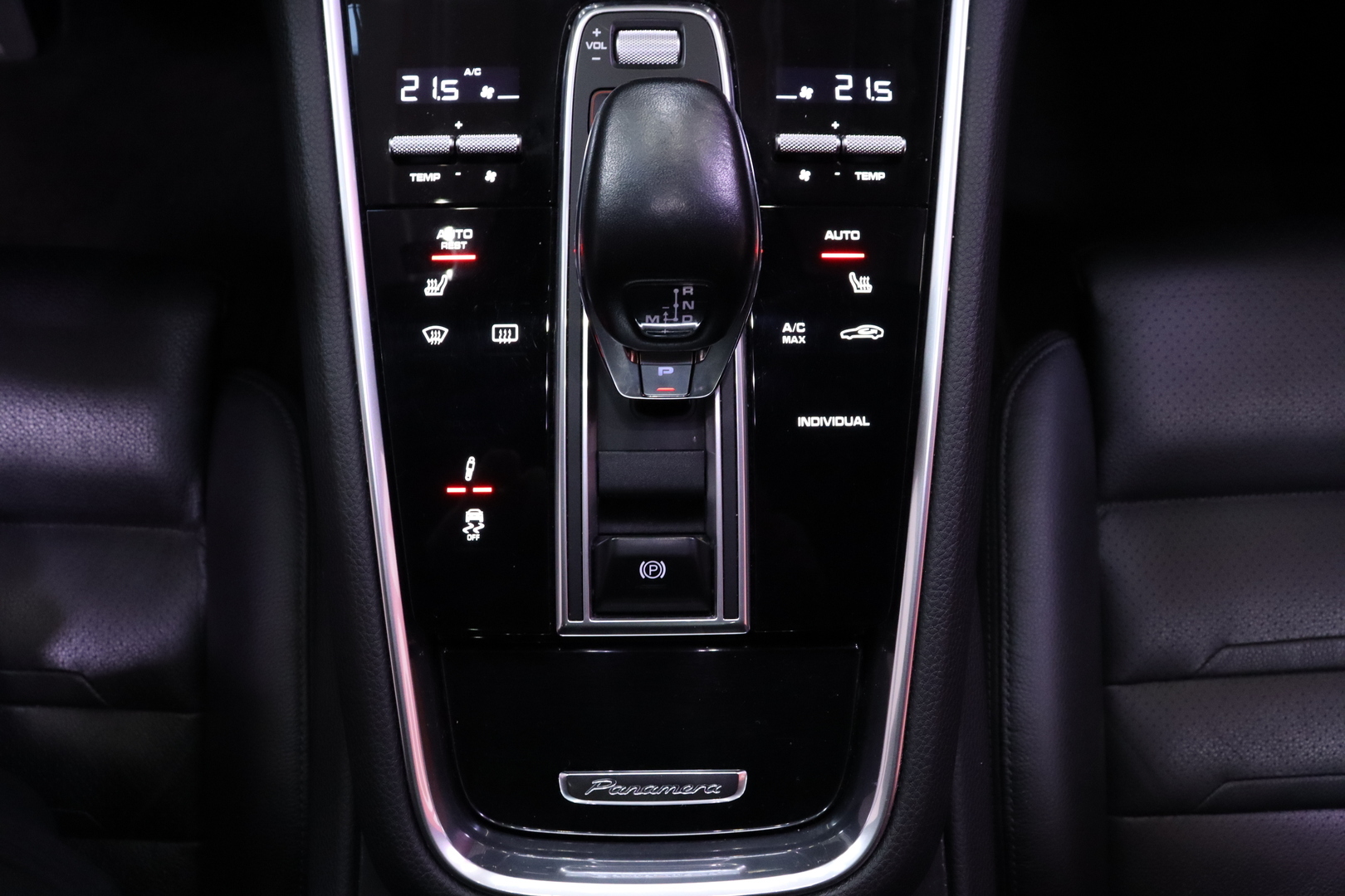 PORSCHE Panamera 2018