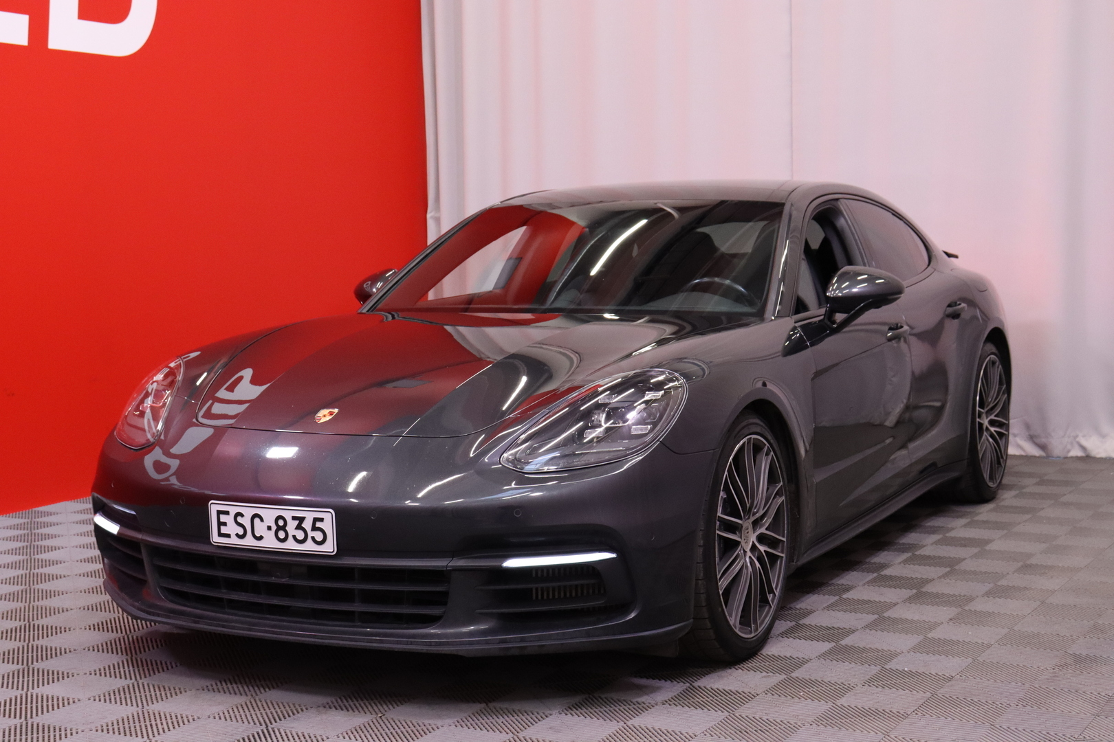 PORSCHE Panamera 2018