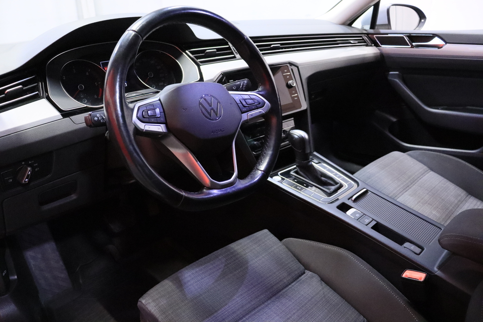 VOLKSWAGEN Passat 2022