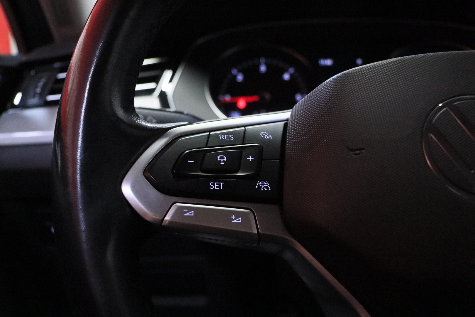 VOLKSWAGEN Passat 2022