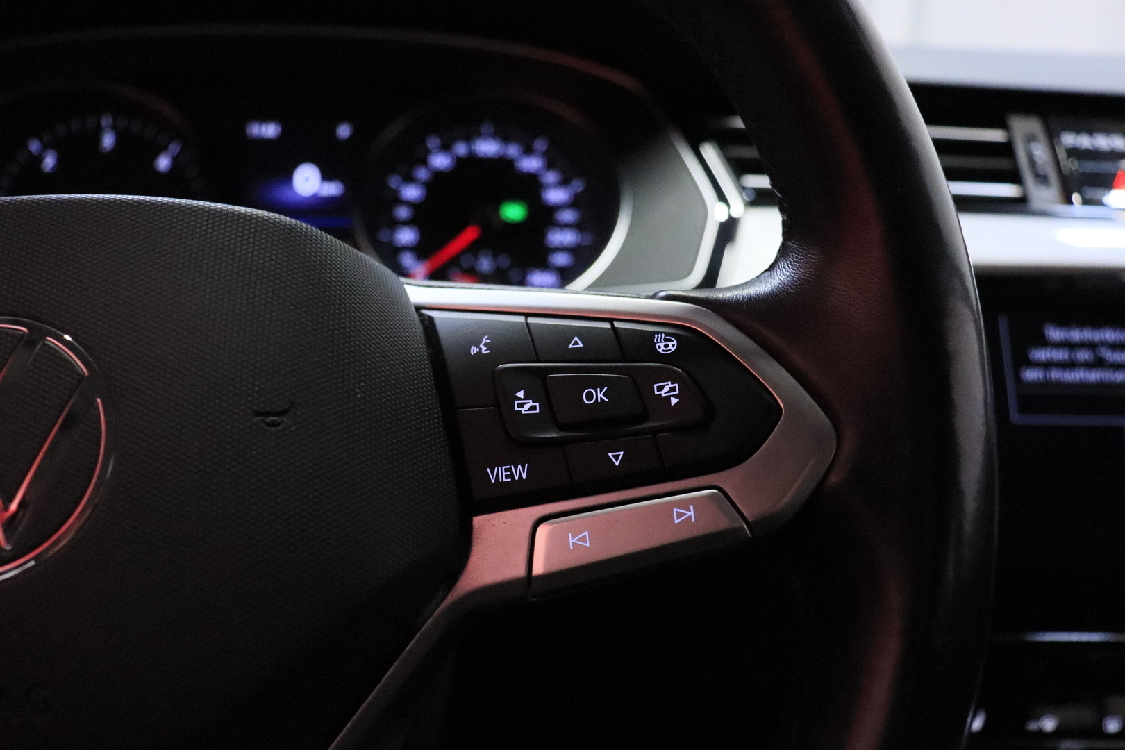 VOLKSWAGEN Passat 2022