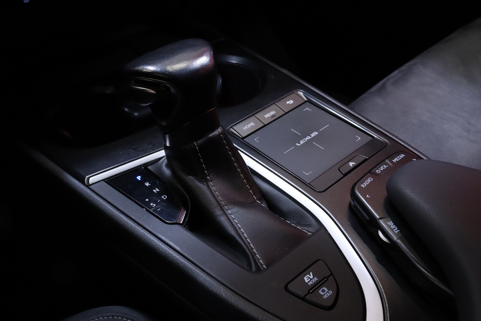 LEXUS UX 2022