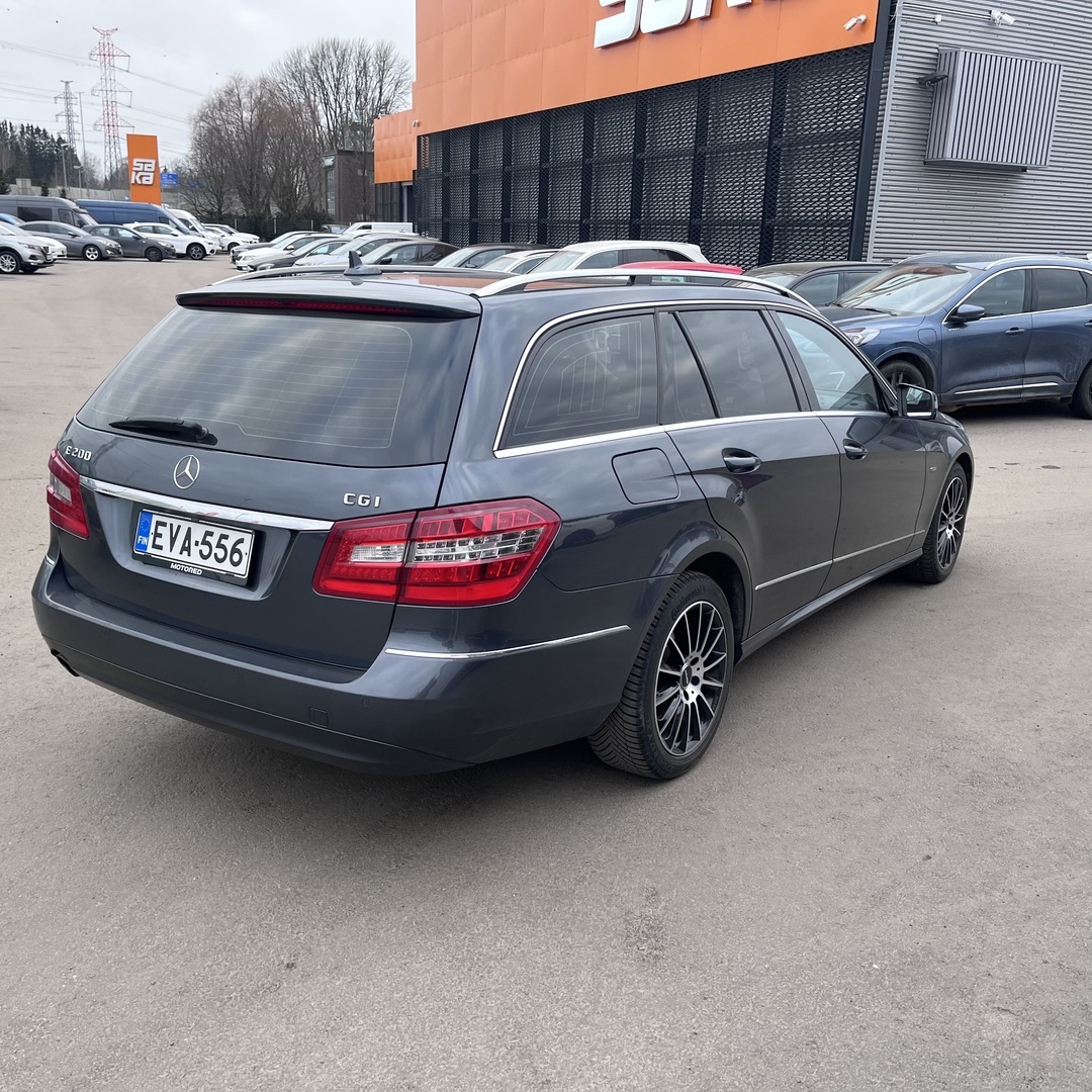 MERCEDES-BENZ E 2011