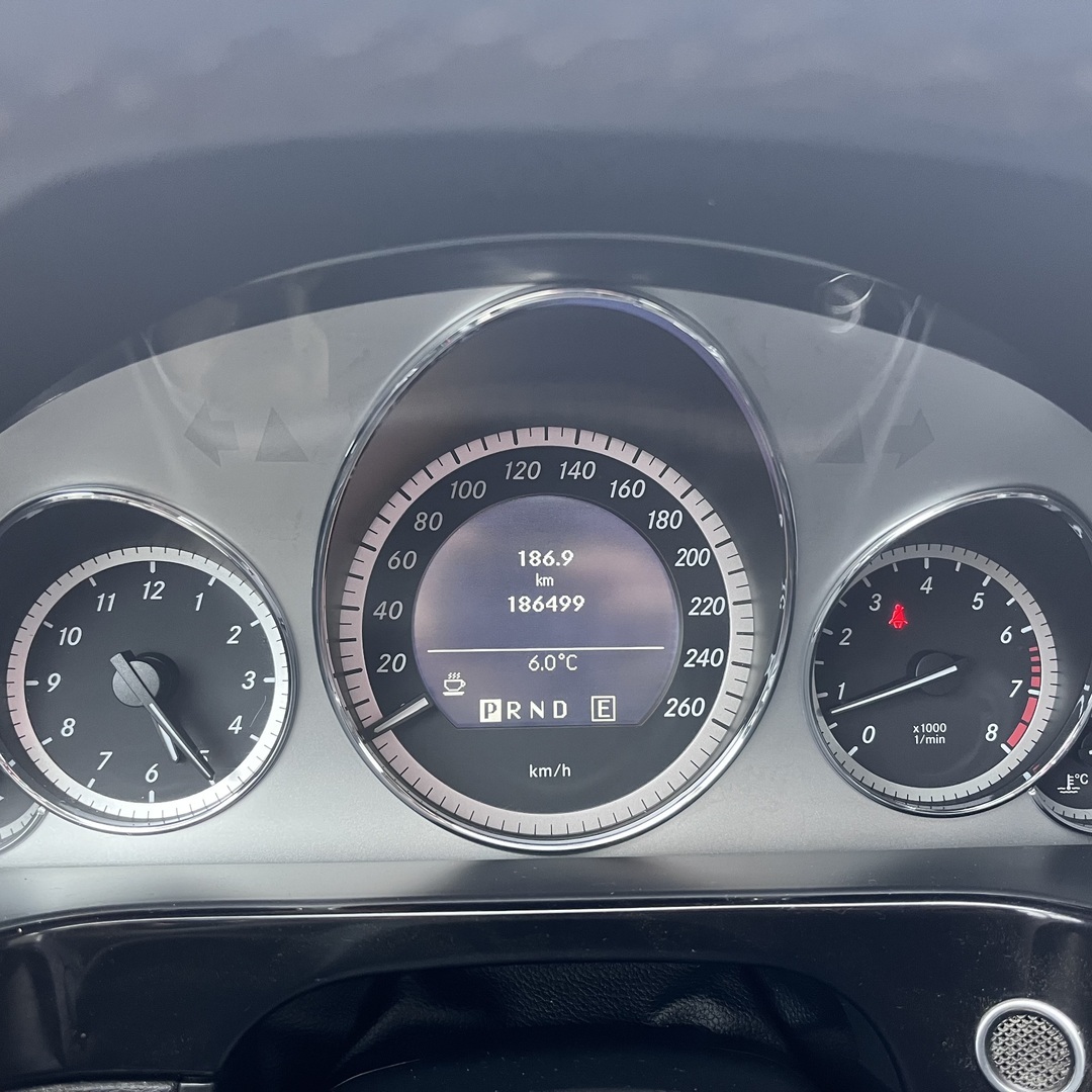 MERCEDES-BENZ E 2011