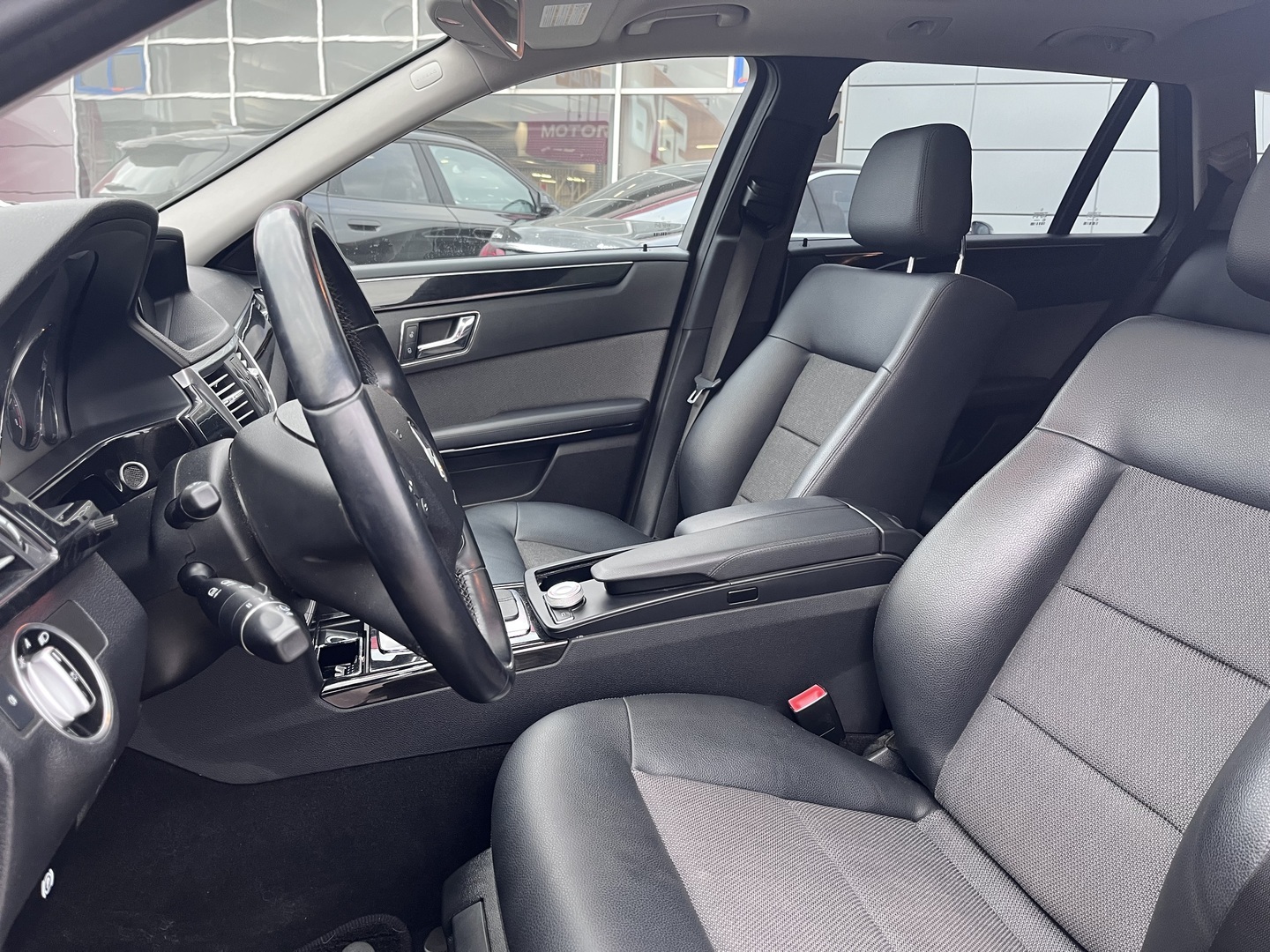 MERCEDES-BENZ E 2011