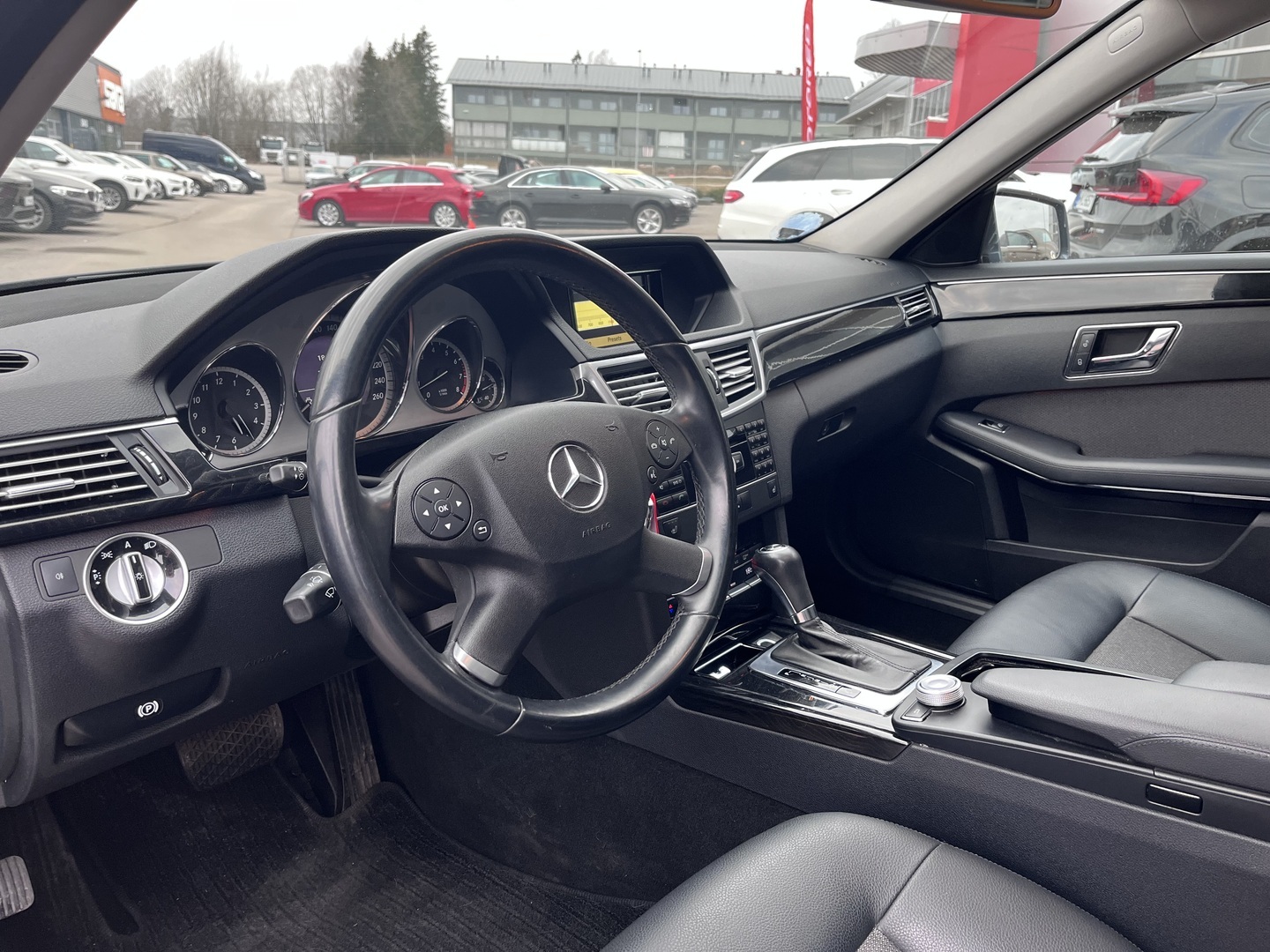 MERCEDES-BENZ E 2011