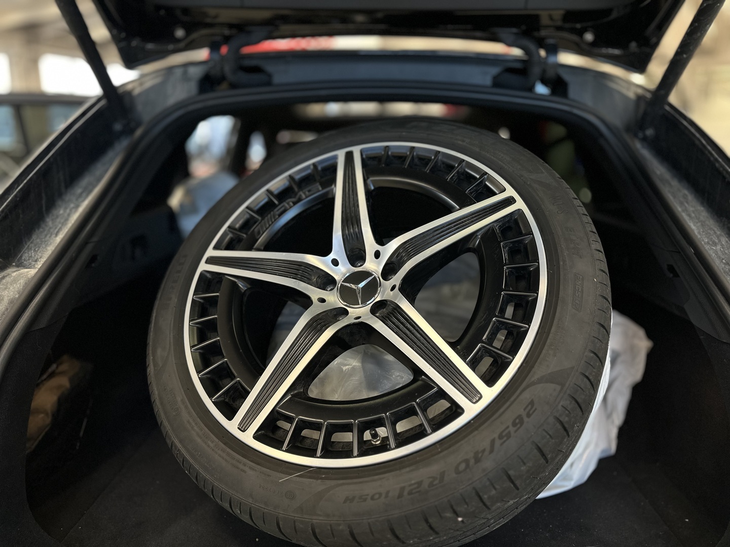 MERCEDES-BENZ EQE SUV 2023