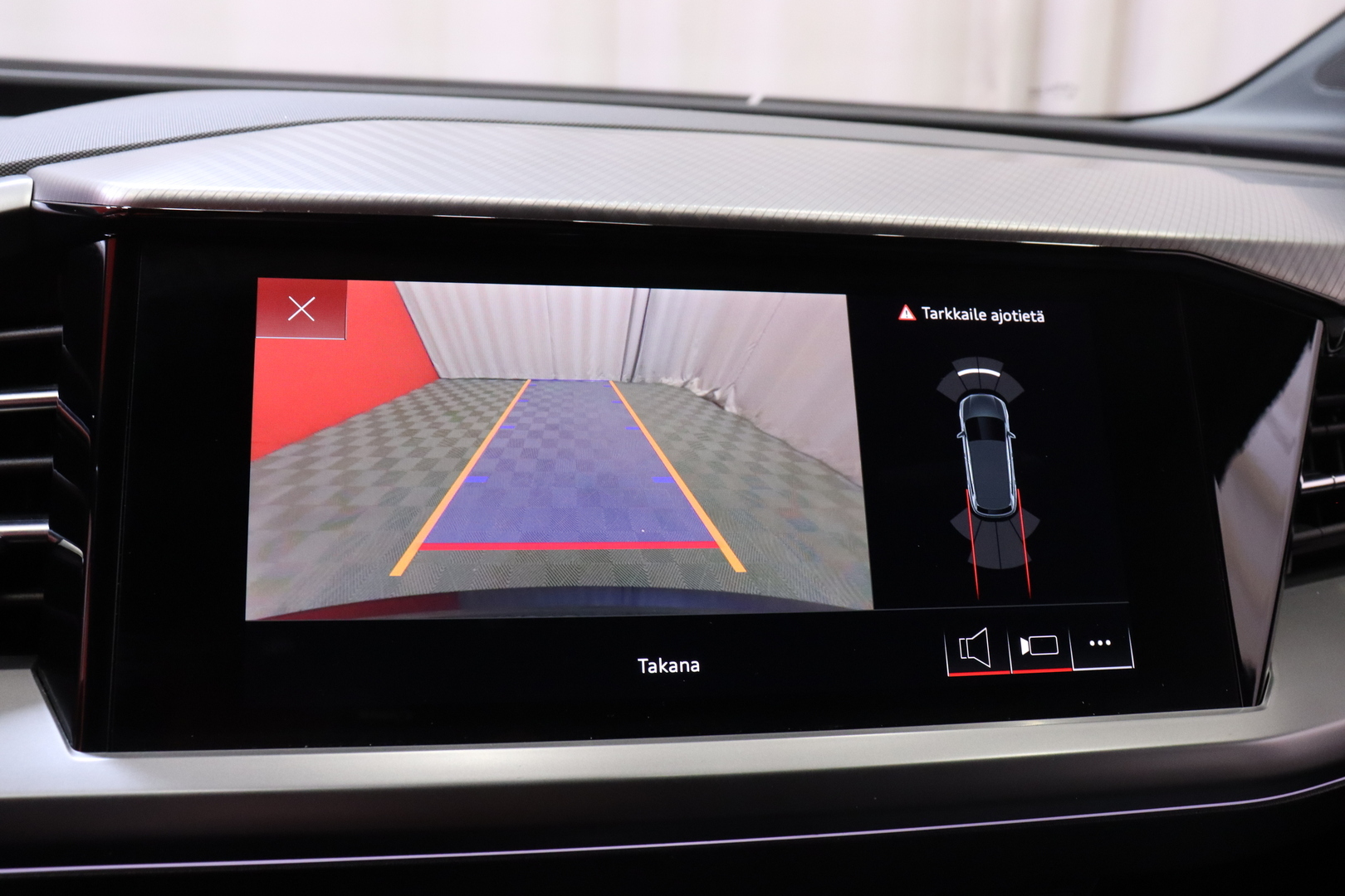 AUDI Q4 e-tron 2022
