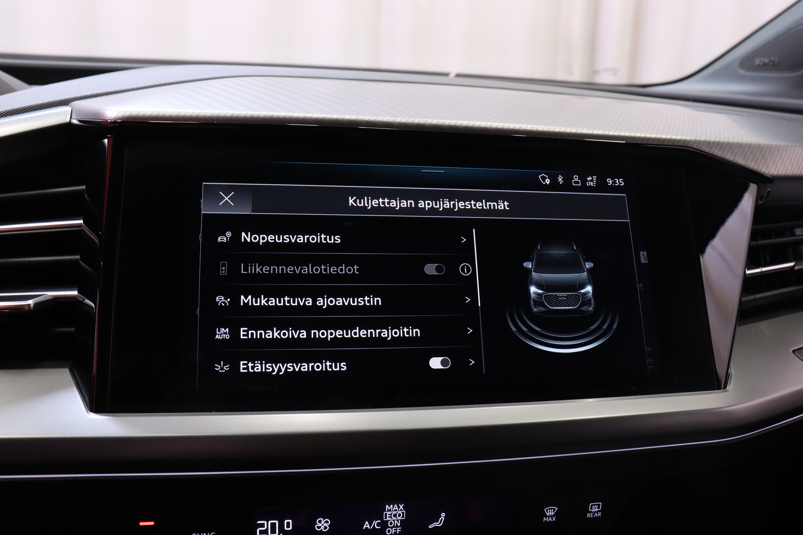 AUDI Q4 e-tron 2022