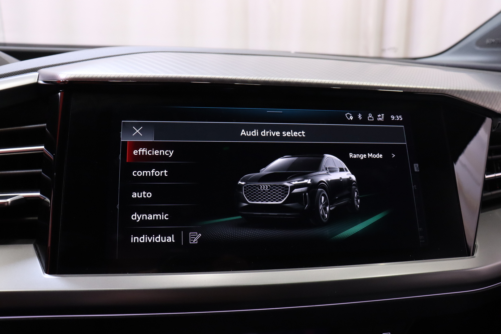 AUDI Q4 e-tron 2022