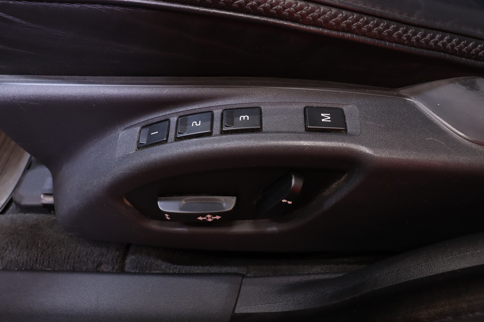 VOLVO XC70 2011