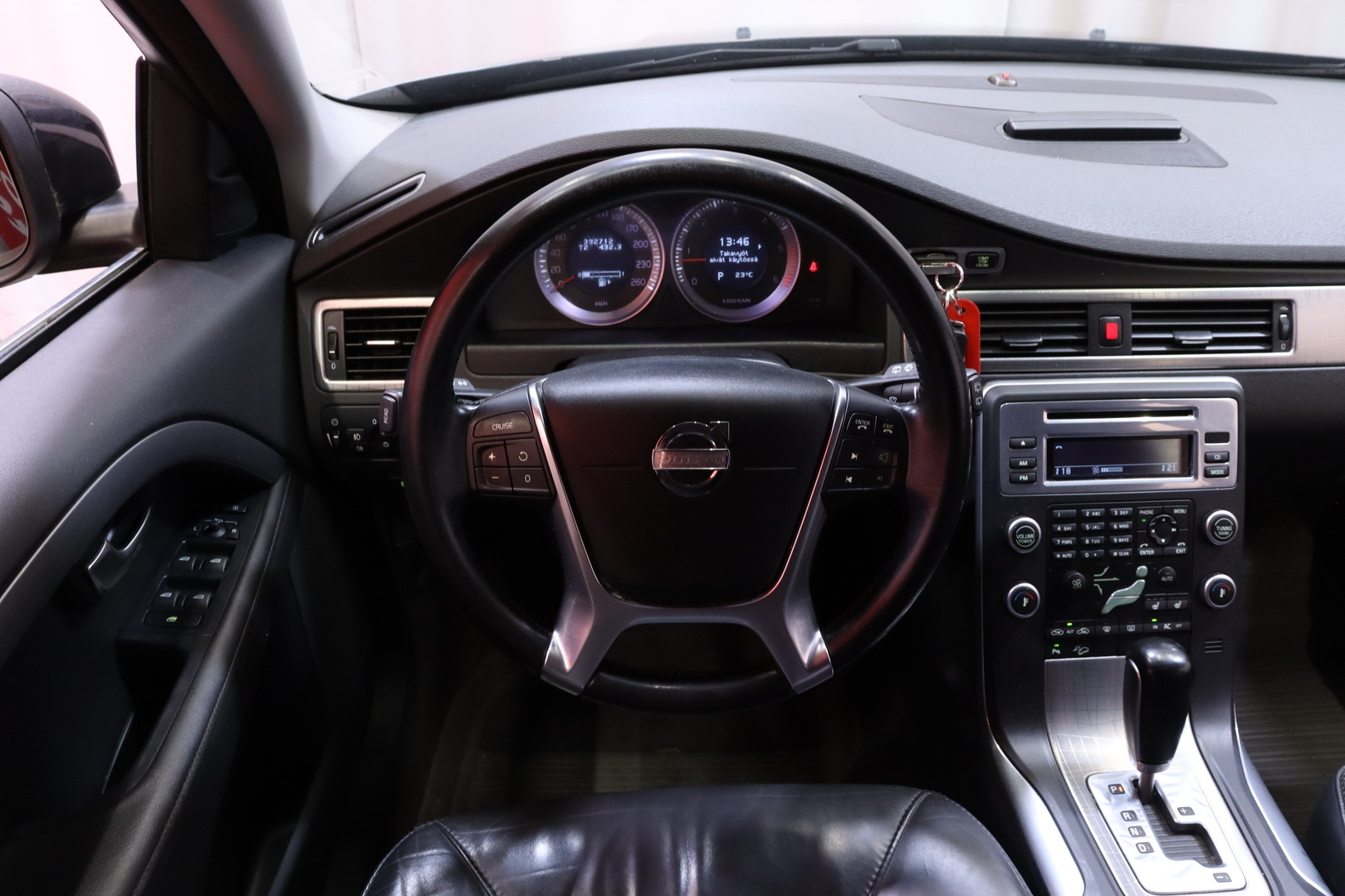 VOLVO XC70 2011
