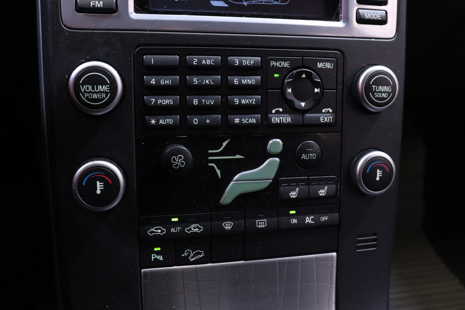 VOLVO XC70 2011