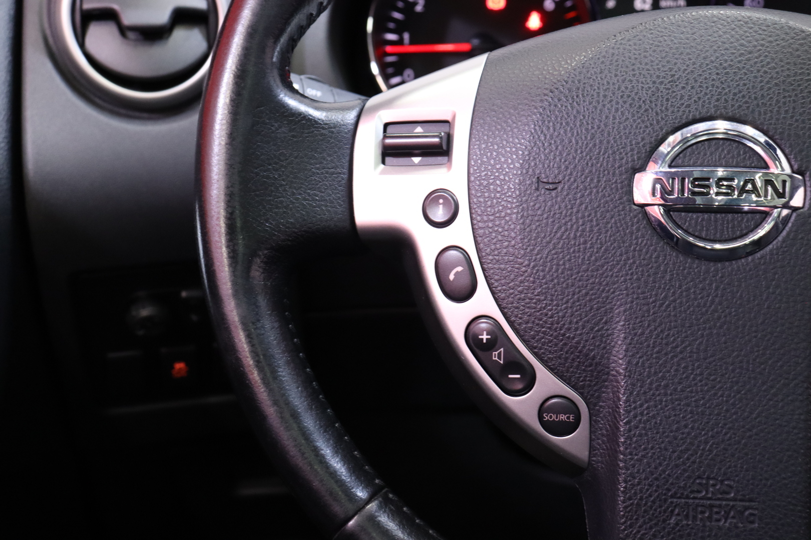 NISSAN Qashqai+2 2012
