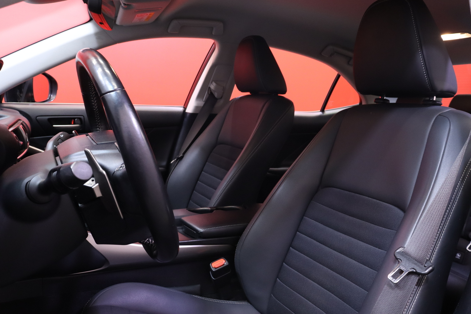LEXUS IS 2019