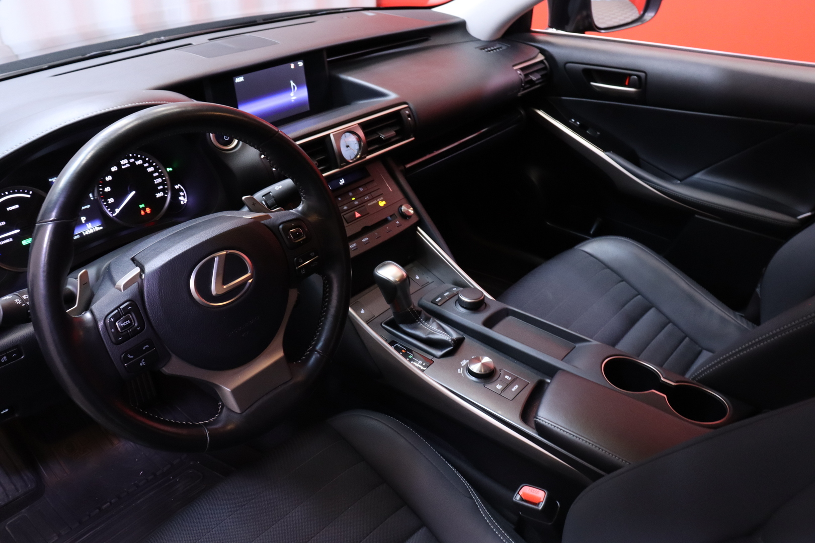 LEXUS IS 2019