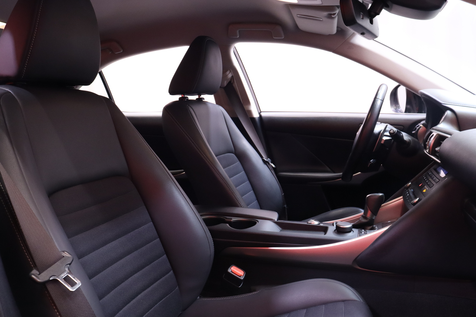 LEXUS IS 2019