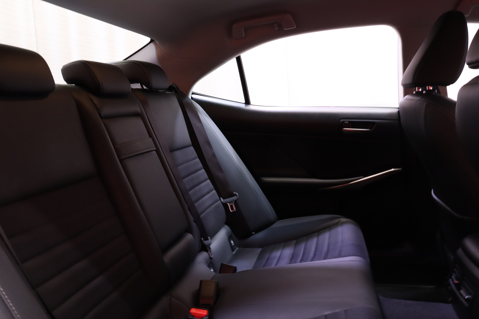 LEXUS IS 2019