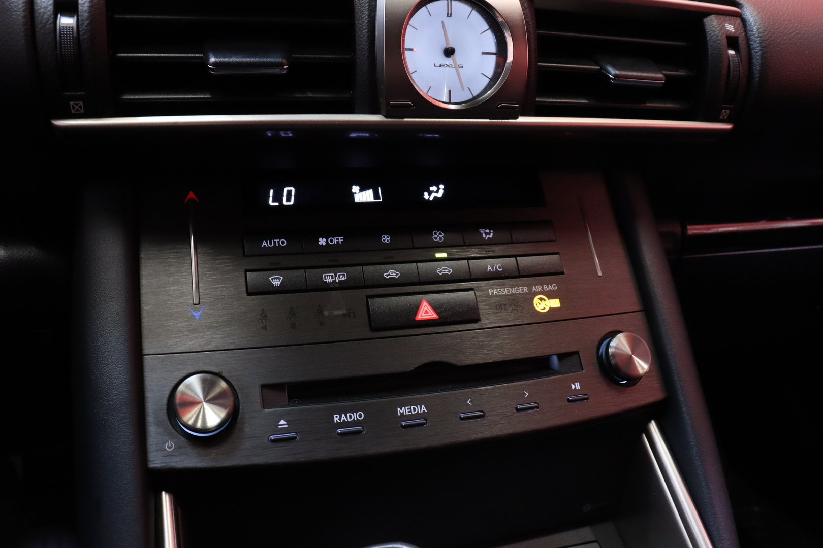 LEXUS IS 2019