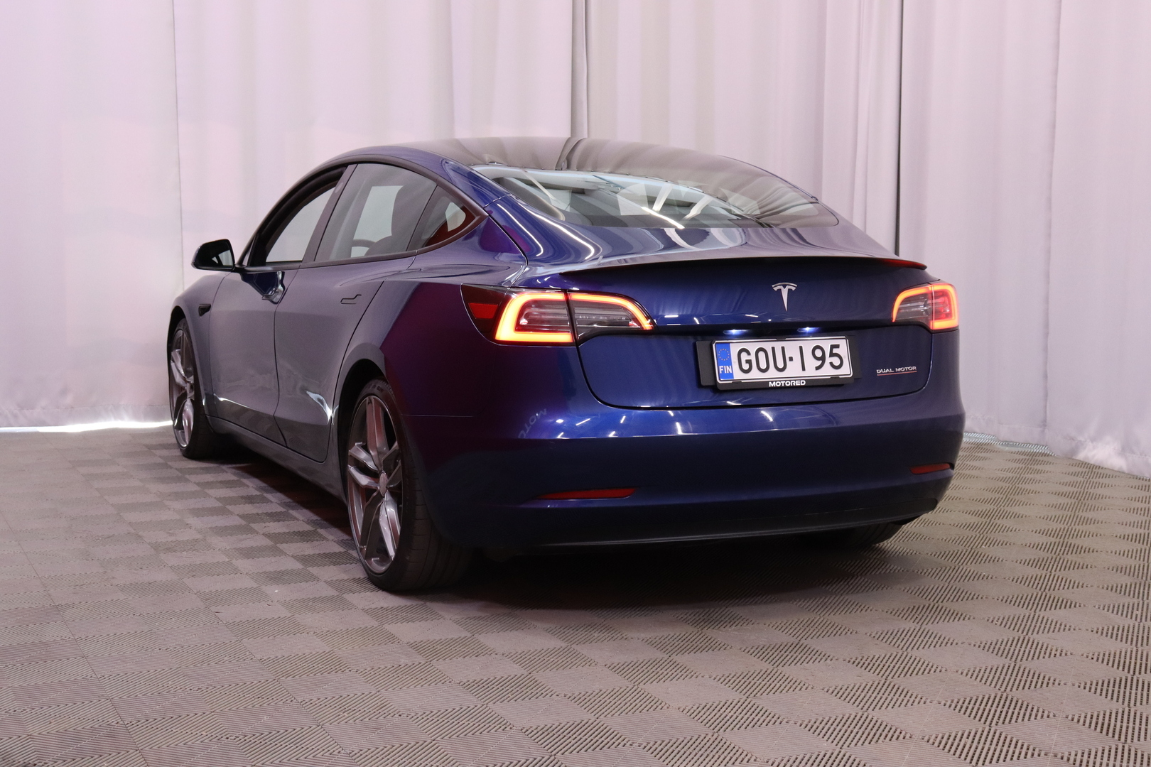TESLA Model 3 2021