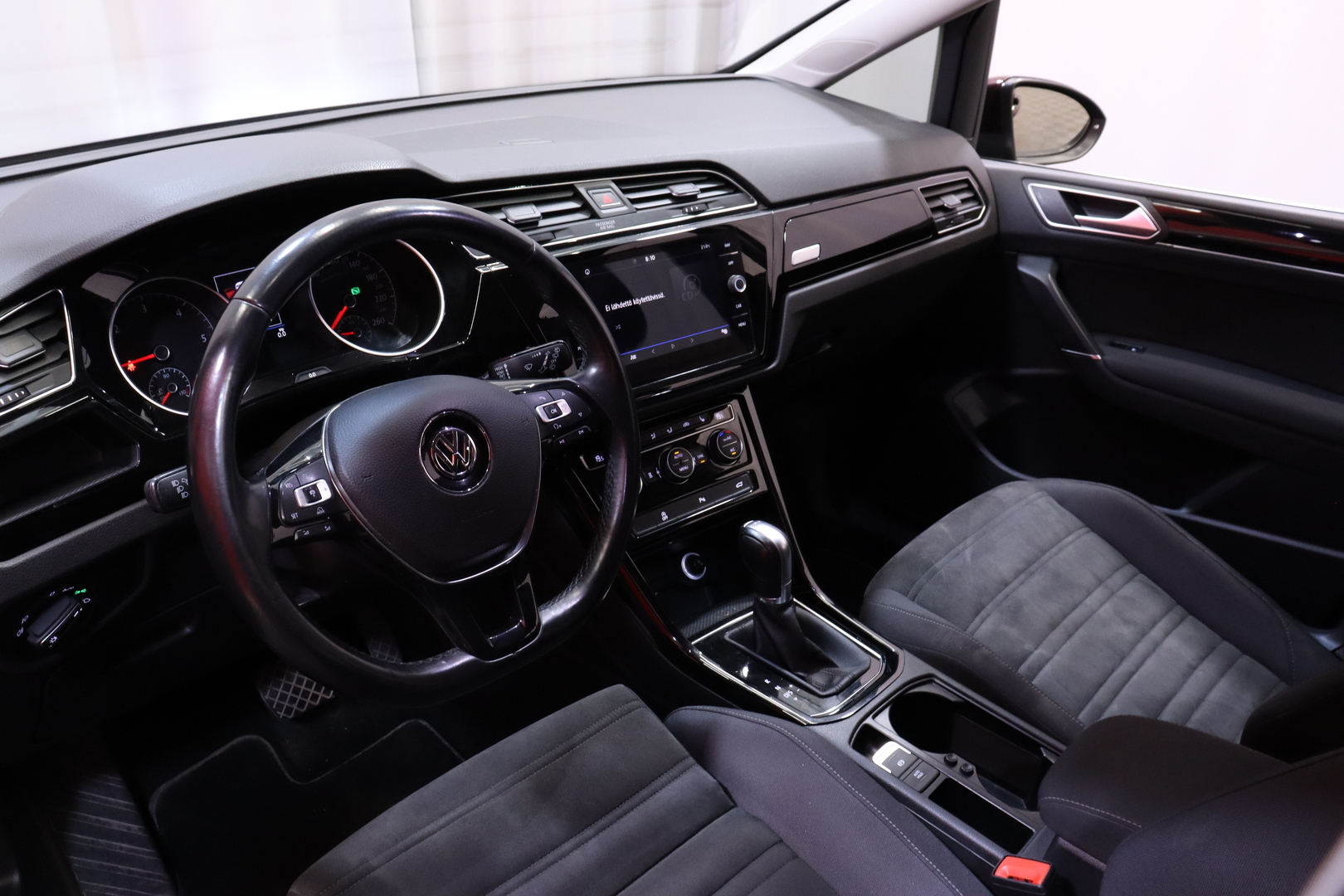VOLKSWAGEN Touran 2018