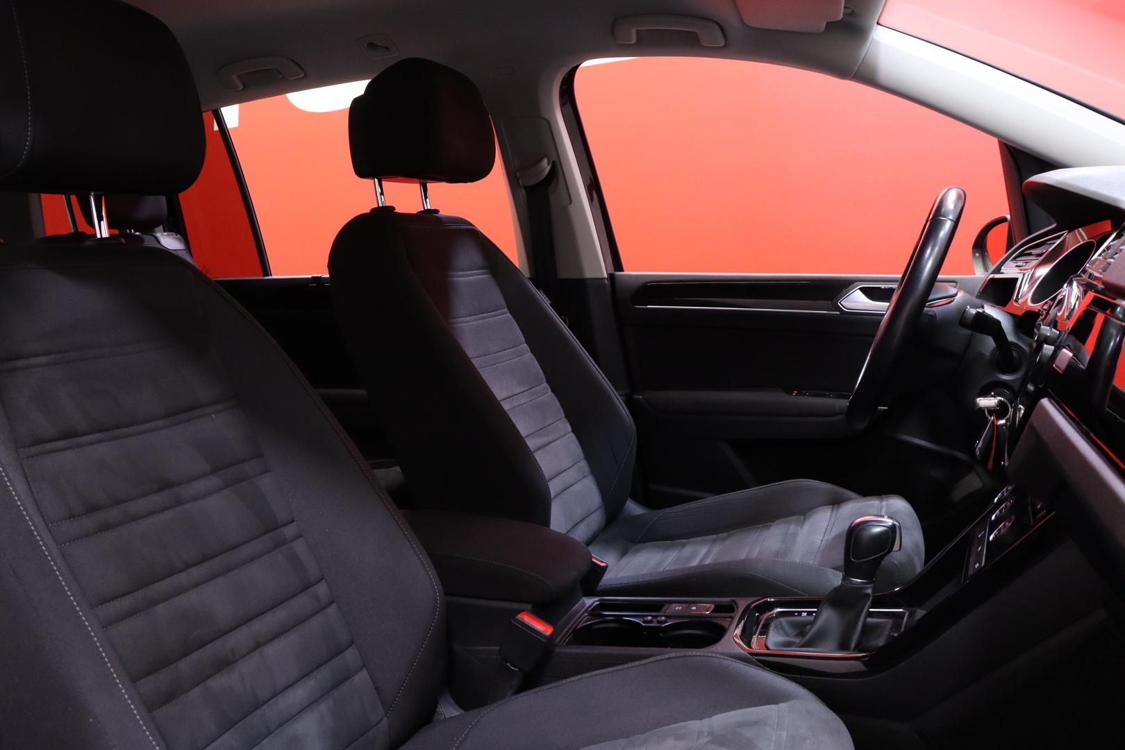 VOLKSWAGEN Touran 2018
