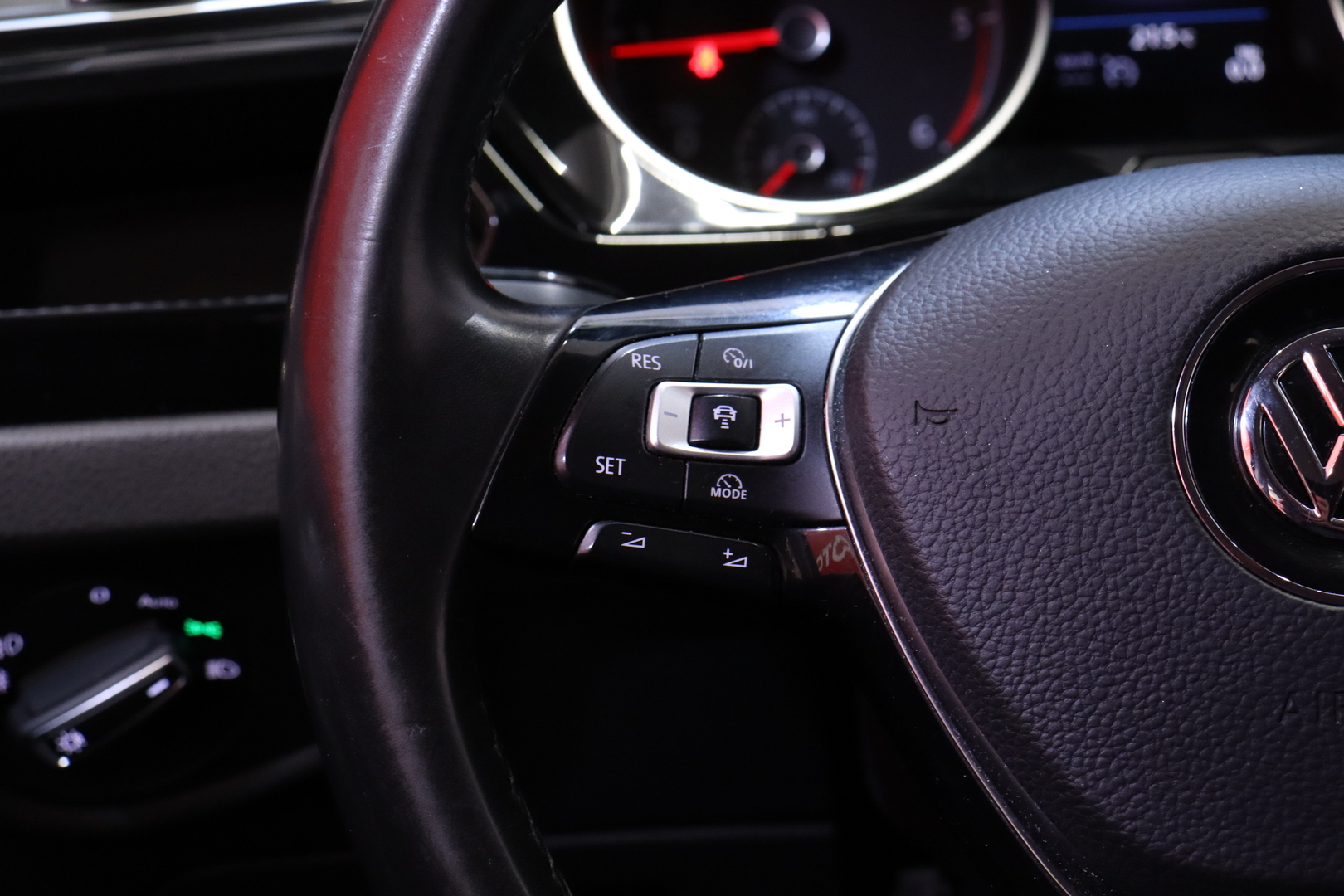 VOLKSWAGEN Touran 2018