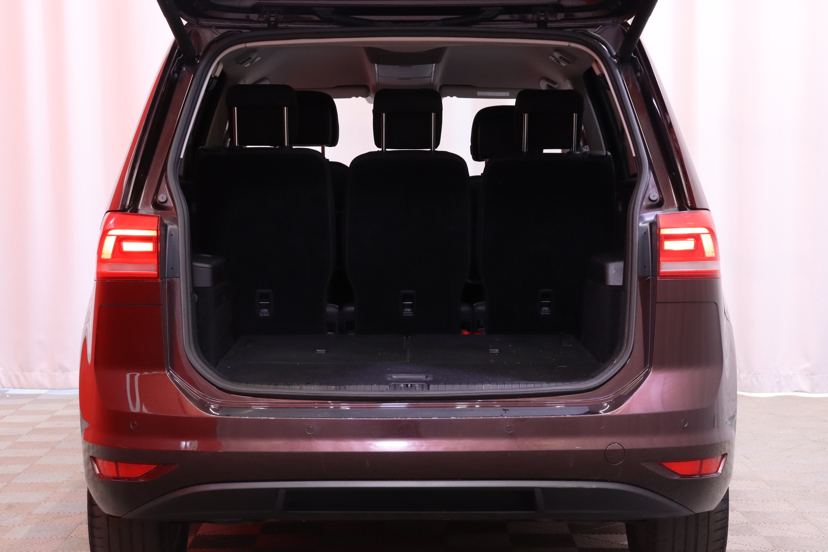 VOLKSWAGEN Touran 2018