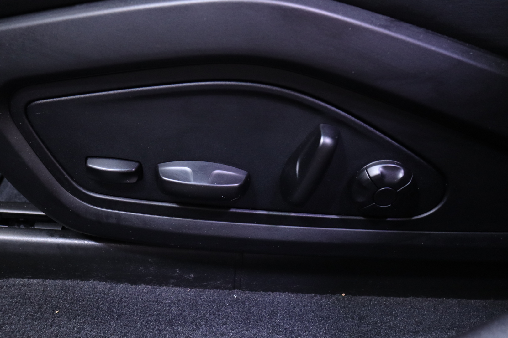 PORSCHE Taycan 2021