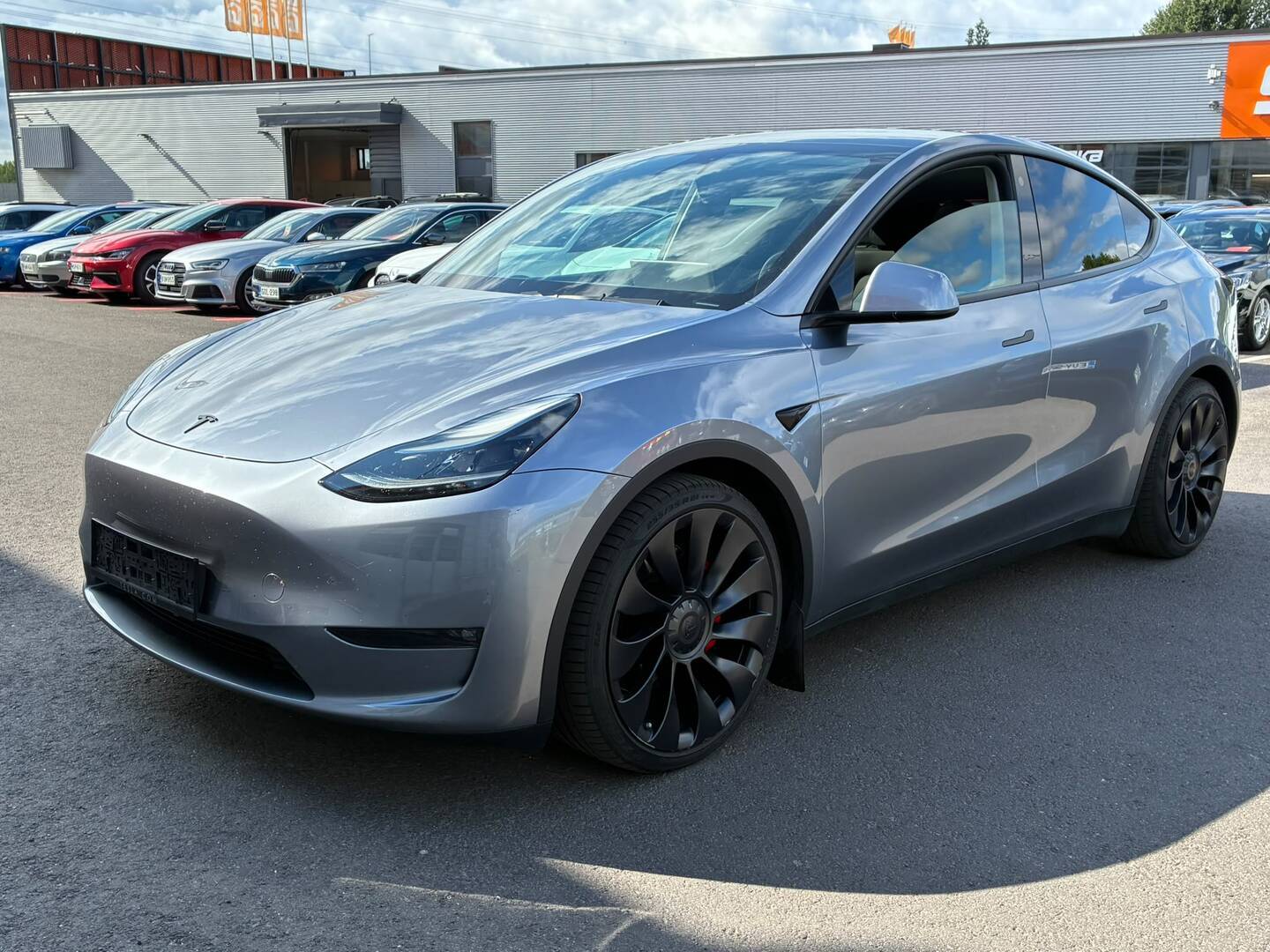 TESLA Model Y 2023