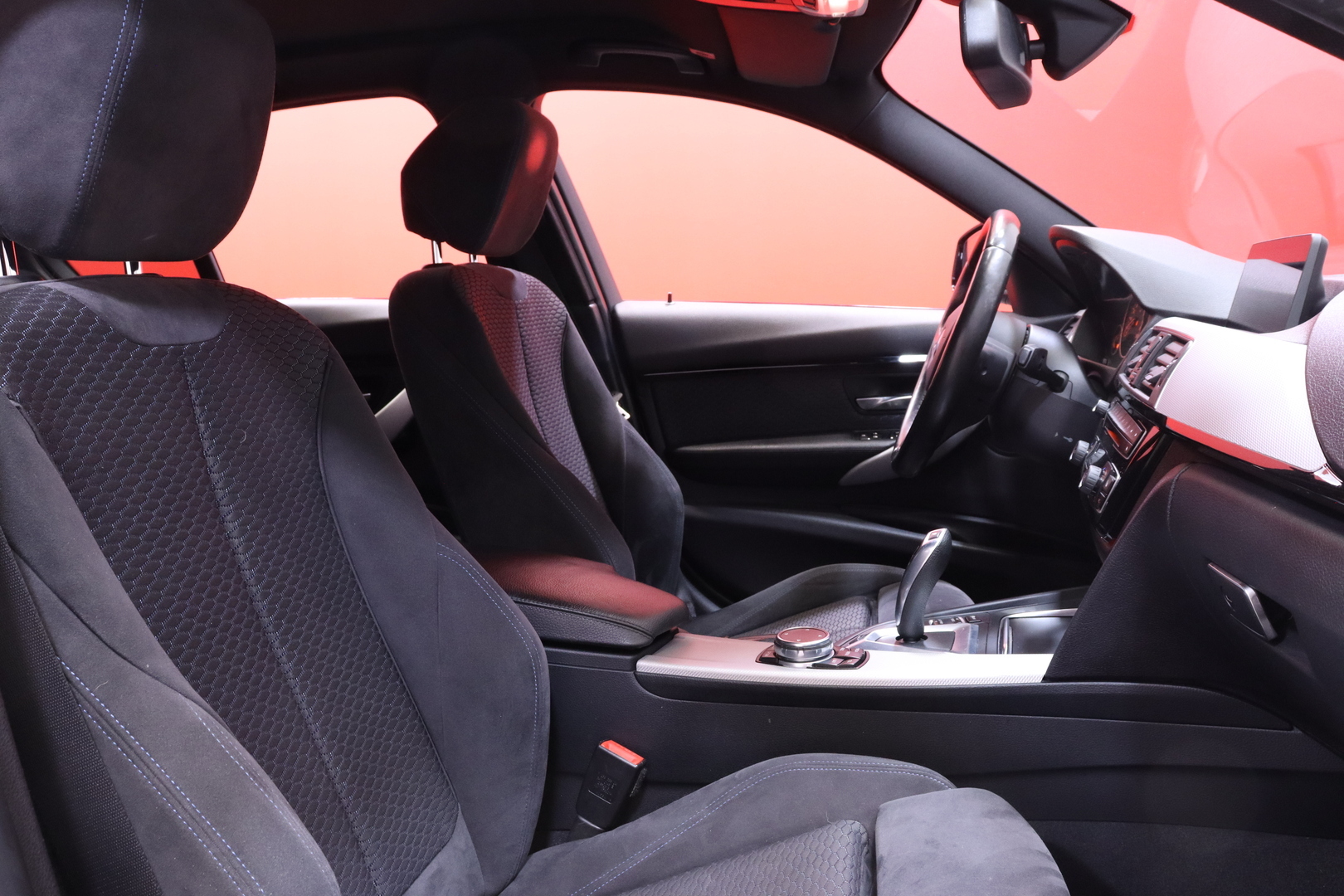 BMW 330 2016