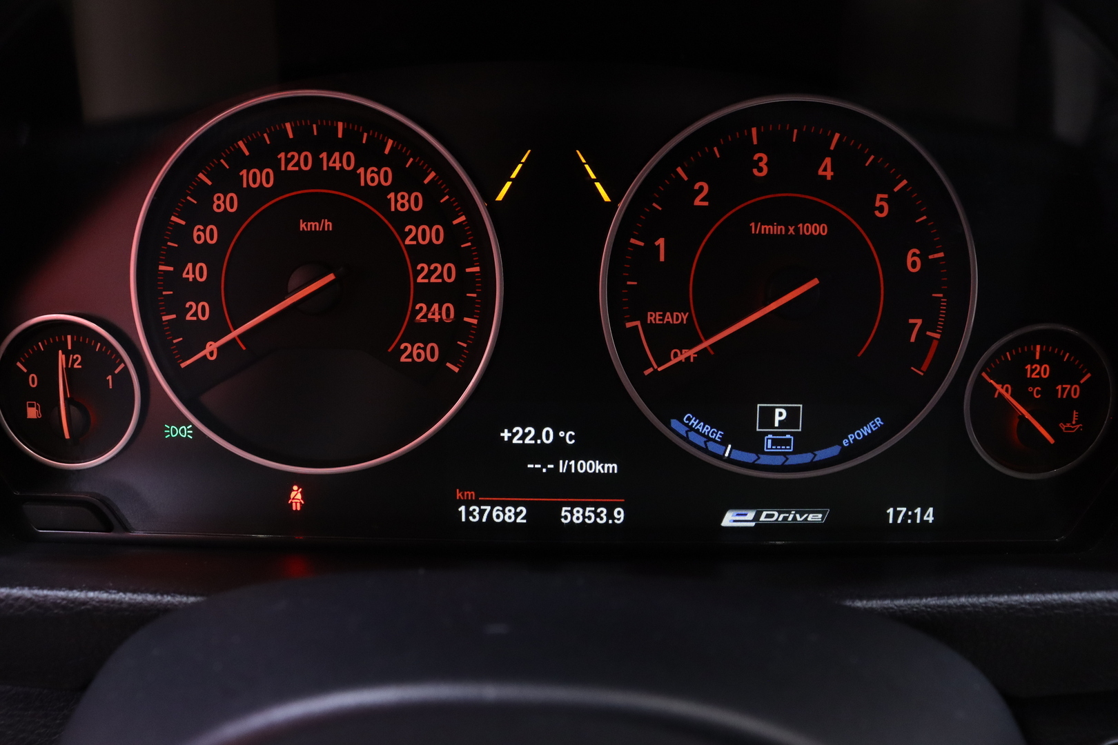 BMW 330 2016