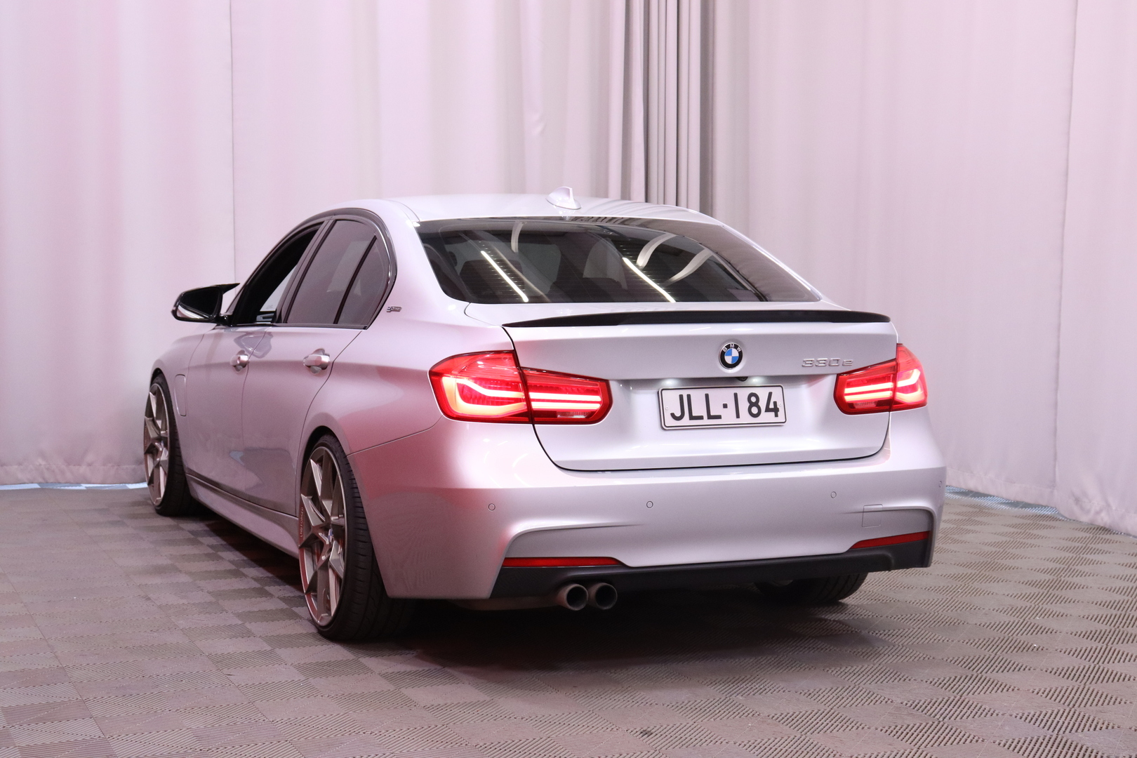 BMW 330 2016