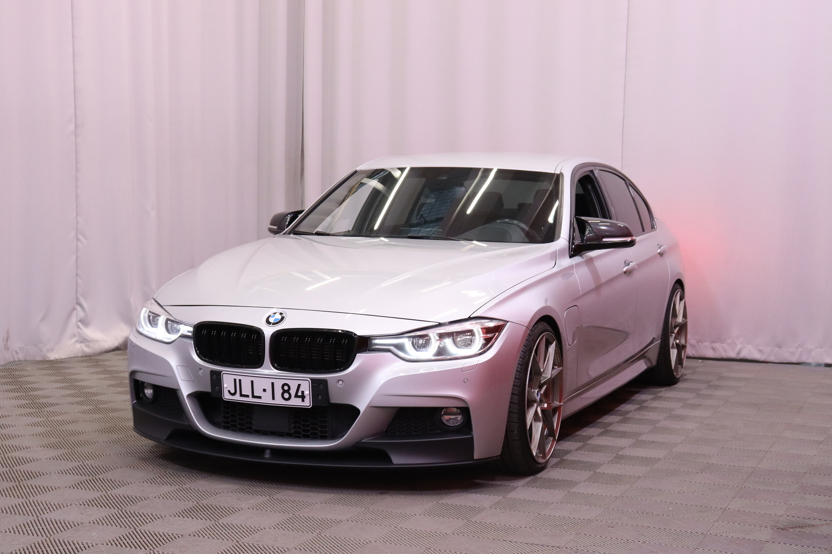 BMW 330 2016