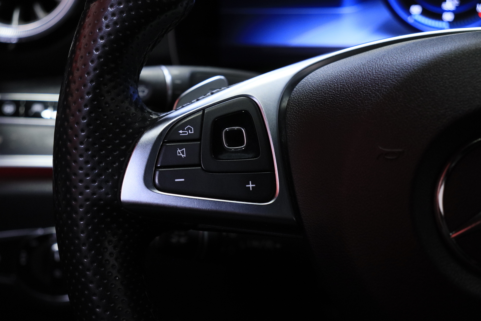 MERCEDES-BENZ E 2018