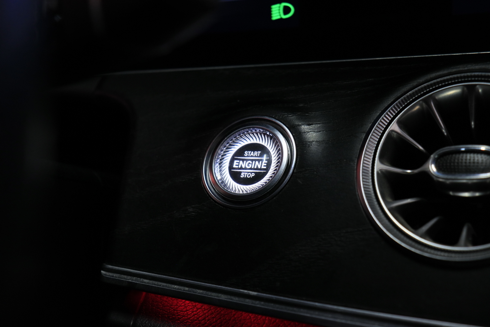 MERCEDES-BENZ E 2018