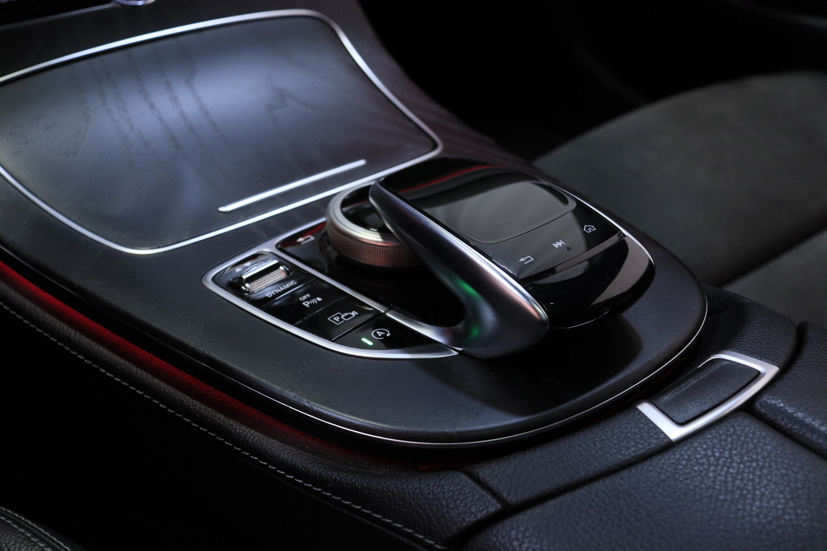 MERCEDES-BENZ E 2018