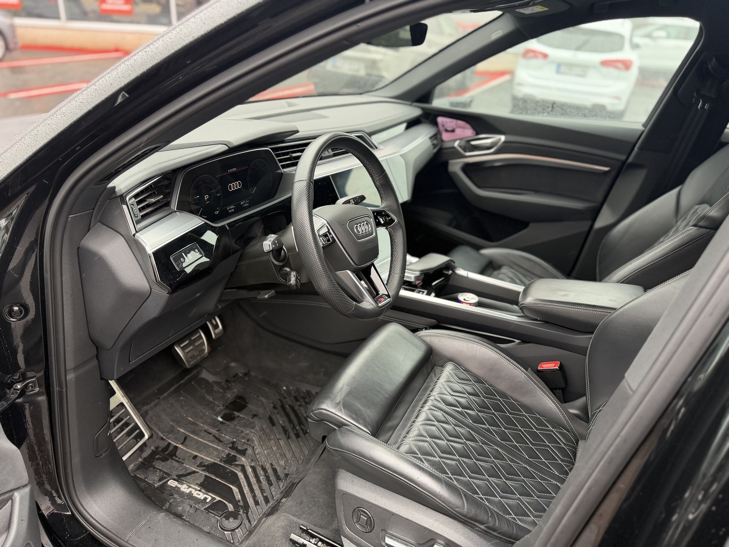 AUDI Q8 e-tron 2024