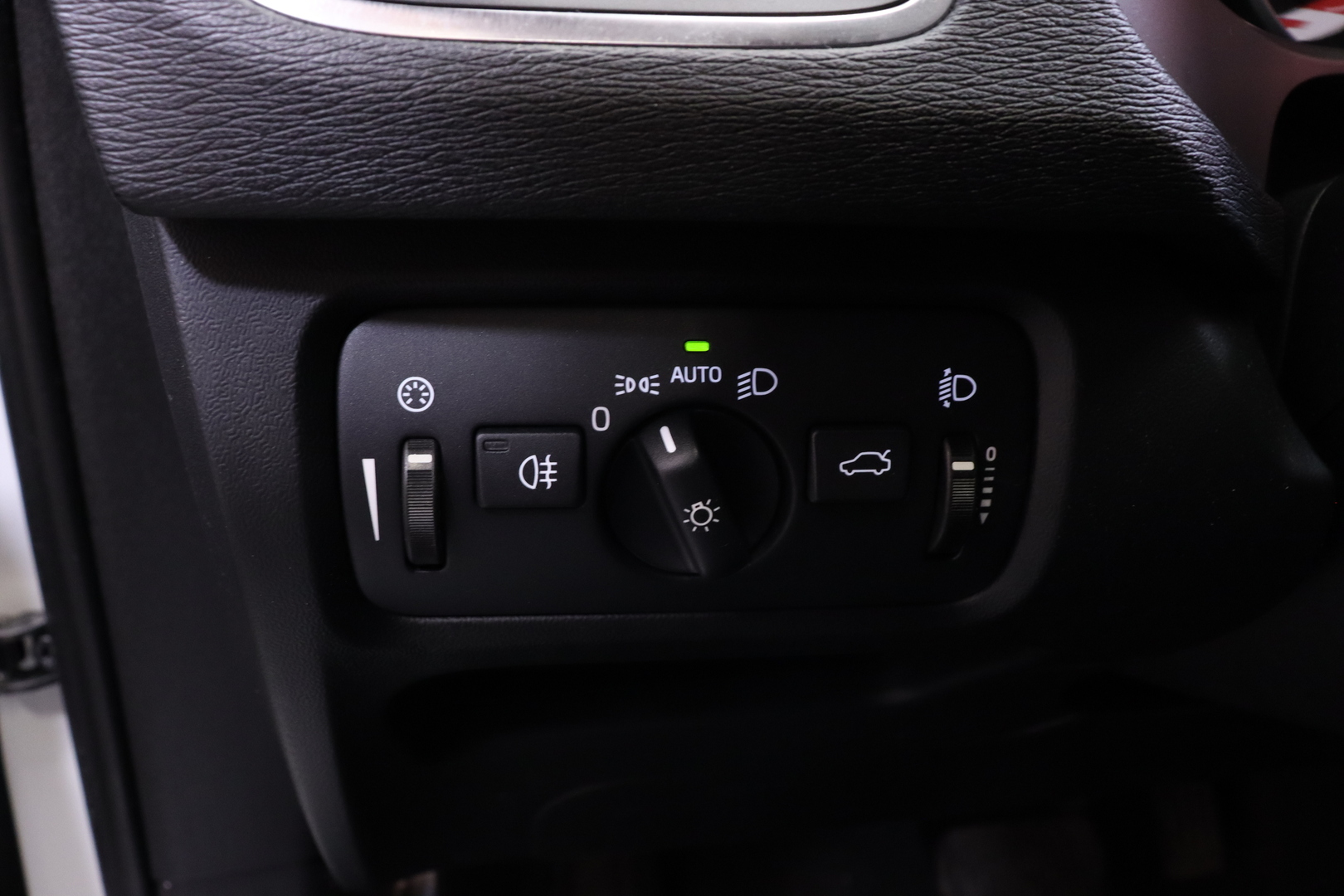 VOLVO V40 2014